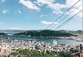尾道千光寺へのロープウェイからの瀬戸内海と街並みの眺め