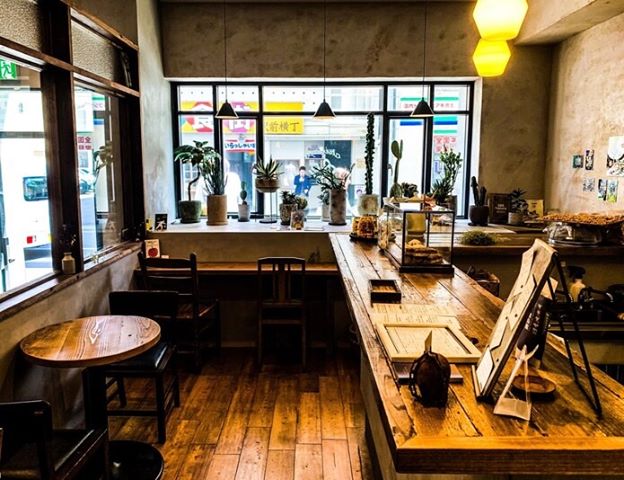広島駅前ゲストハウスakicafe innのカフェ＆バースペース